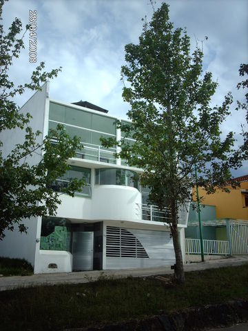 CASA TERMINADA FACHADA MINIMALISTA