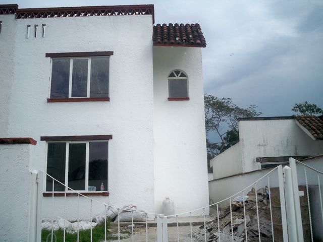 CASA DE INTERES SOCIAL DOS PLANTAS