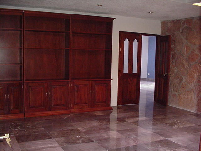 PISOS DE MARMOL Y MUEBLES DE CEDRO