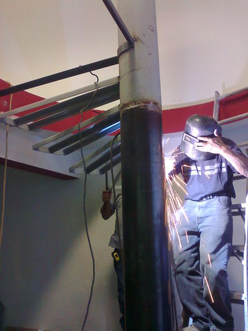 BASE METALICA PARA ESCALERA